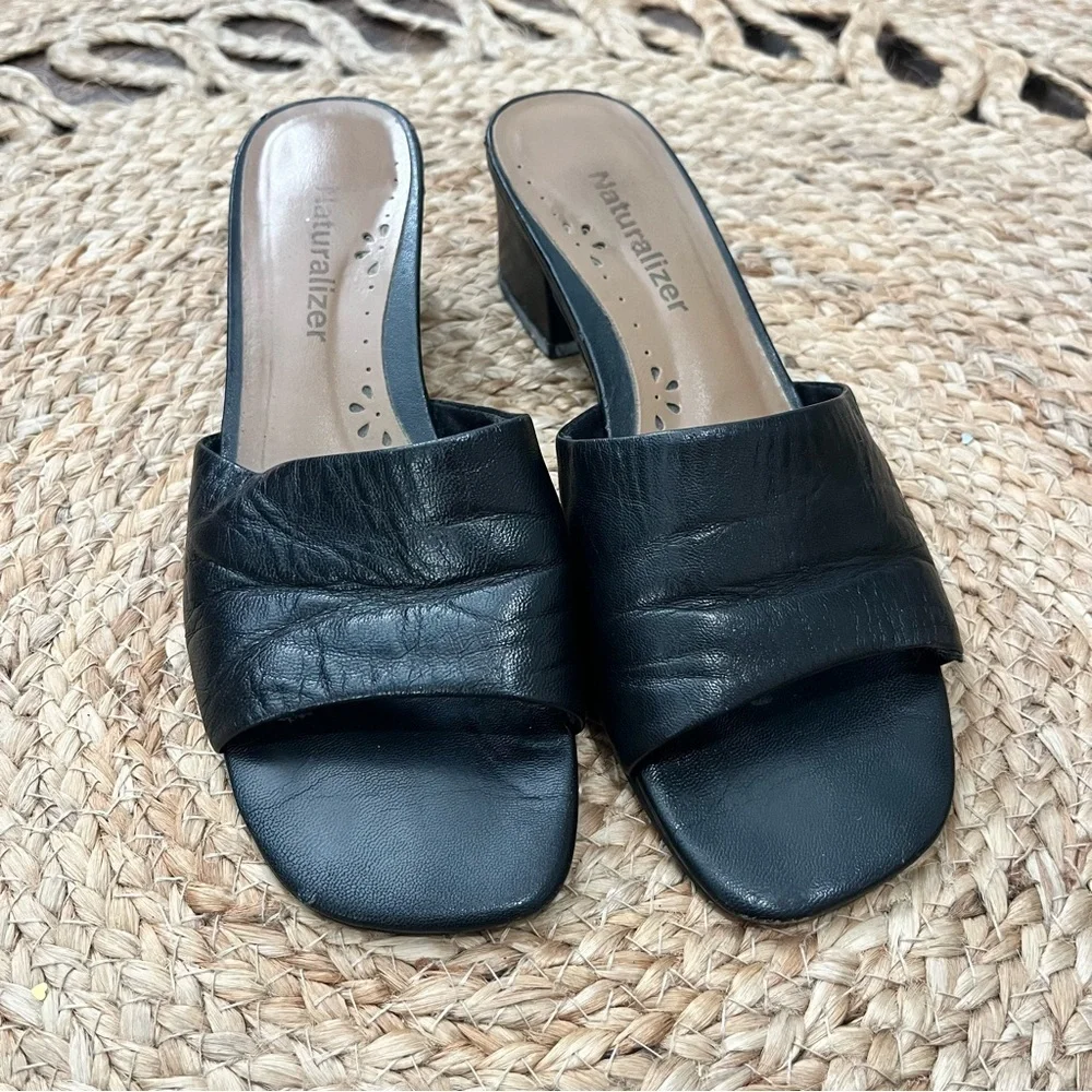 NATURALIZER CAVIAR BLACK LEATHER  Womens 7 SLIDE SANDALS NICE